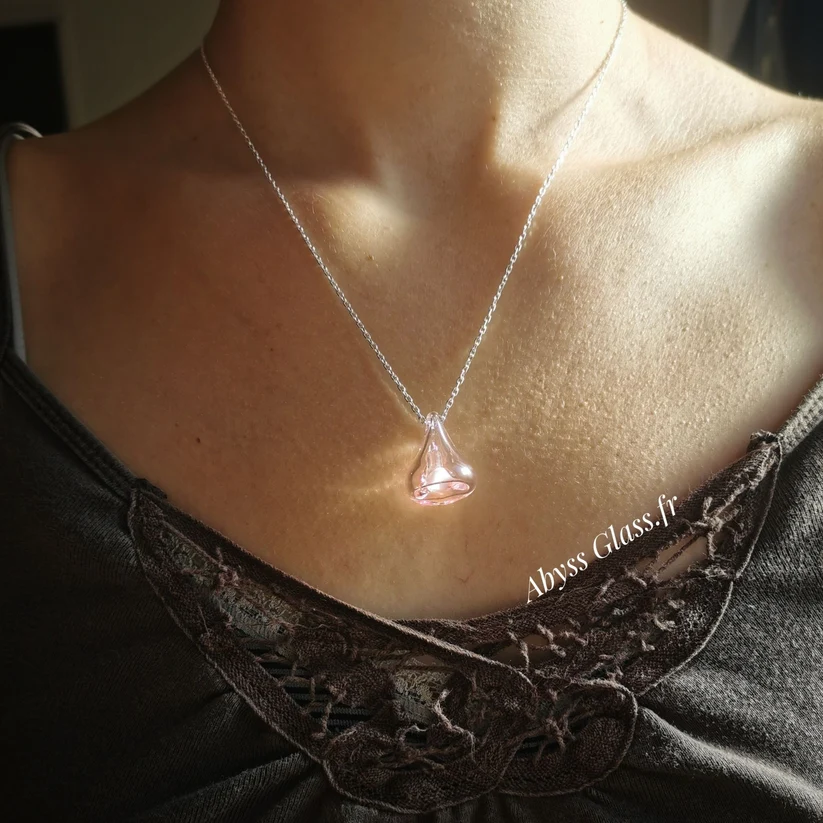 Pendentif Abyss Glass rose en verre soufflé pour huile essentielle